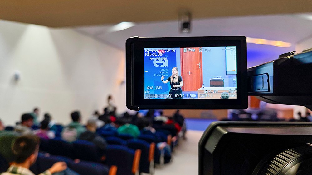 ES. Informática UCLM (@esiuclm) on Twitter photo ⏯️ Ya puedes disfrutar en vídeo de la magnífica charla de esta mañana impartida por <a href="/Shivaduna/">Laura Shiva✨️</a> sobre «Abrirse camino en la industria del Videojuego» 👉 esi.uclm.es/index.php/2025… ⏯️ Ya puedes disfrutar en vídeo de la magnífica charla de esta mañana impartida por <a href="/Shivaduna/">Laura Shiva✨️</a> sobre «Abrirse camino en la industria del Videojuego» 👉 esi.uclm.es/index.php/2025…