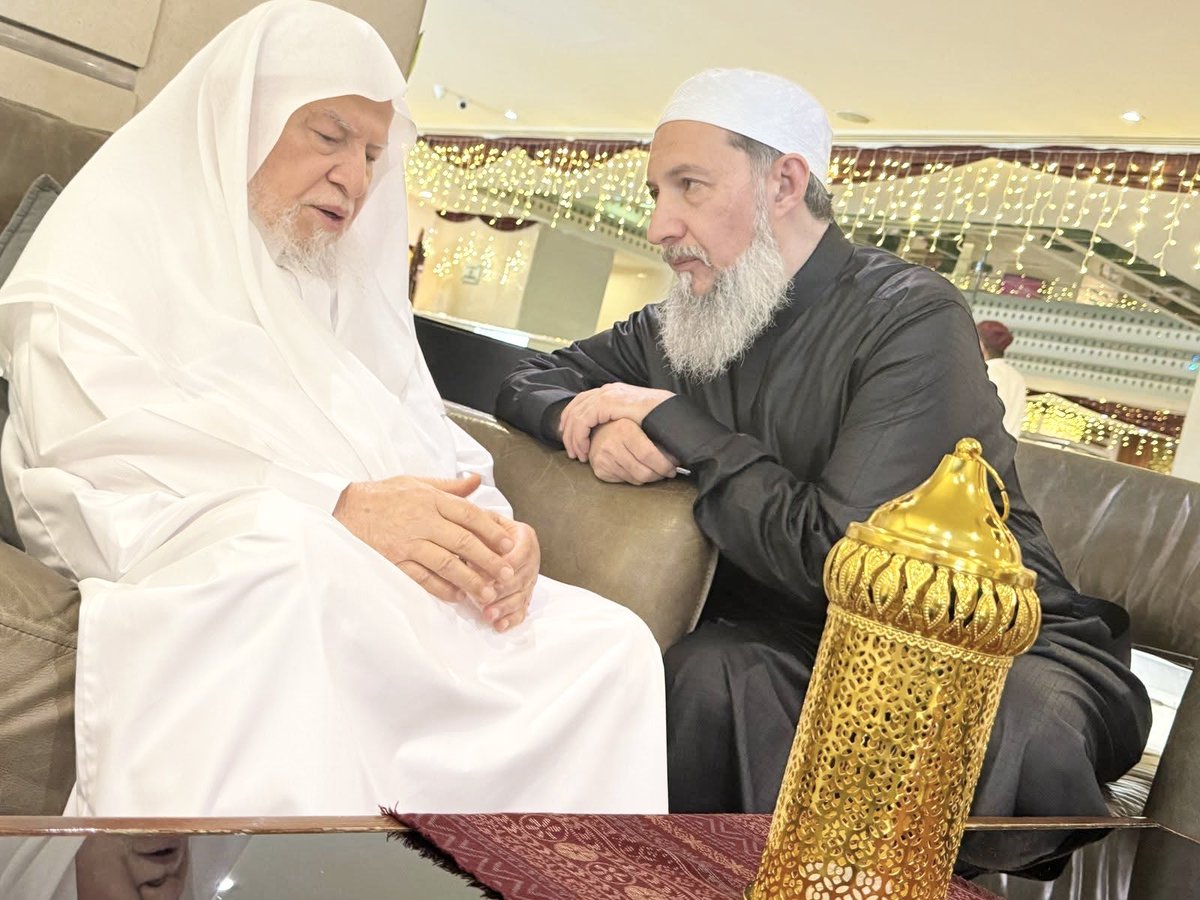 thefaqiir's tweet image. The Muhaddith Shaykh Muhammad Awwama met Shaykh Muhiy al-Din, the son of the Muhaddith Shaykh Abdallah Sirajuddin al-Husayni last night in al-Madina al-Munawwarah