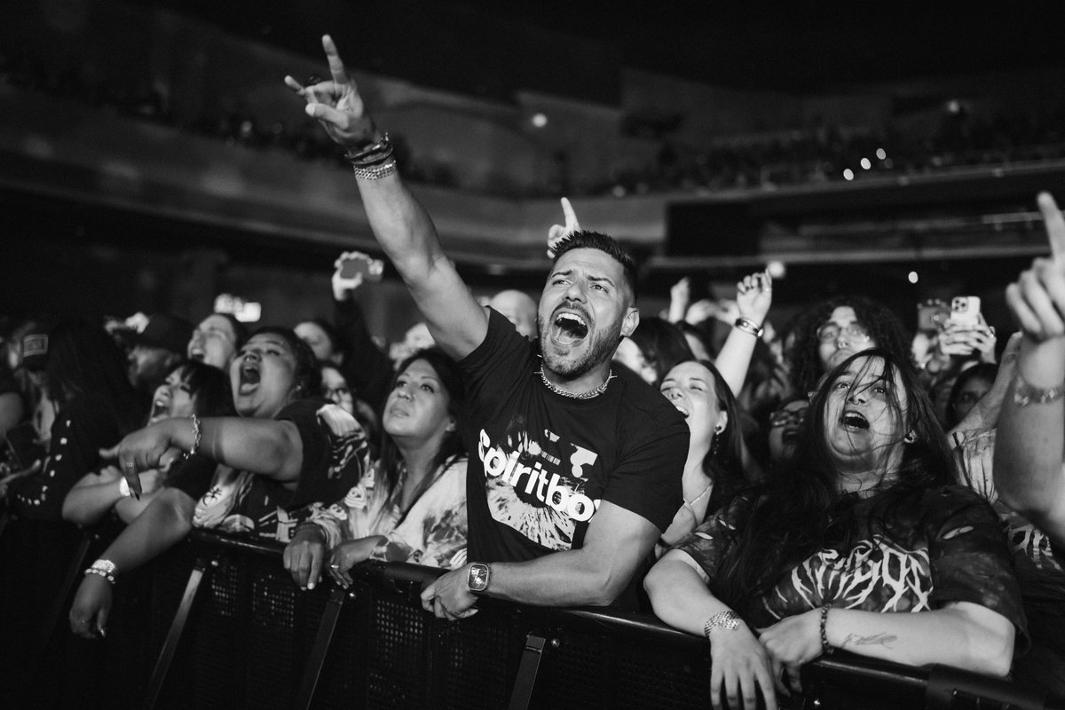 Last night was absolutely perfect! Thank you <a href="/spiritboxband/">Spiritbox</a> for an amazing show &amp; thank you to <a href="/thiswildbemis/">Alexander Bemis</a> for this shot of my best friend <a href="/evedbart/">Edwin Ferrer</a> and I at our first SB show together 🥹🖤 #TsunamiSeaTour #Spiritbox <a href="/corklezlaplante/">courtney laplante™️</a>