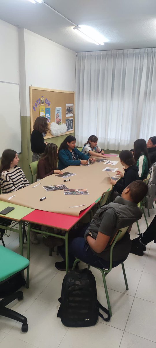 IESRosarioAcuna's tweet photo. Últimas sesiones de conclusiones del segundo trimestre del proyecto #Foto_edu “La foto-elicitacion como estrategia educativa inclusiva para afrontar el absentismo escolar” @fotoeduproyecto  @uniovi_info https://t.co/OeY9qtydtc