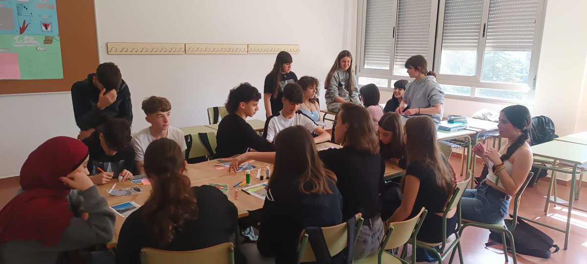 IESRosarioAcuna's tweet photo. Últimas sesiones de conclusiones del segundo trimestre del proyecto #Foto_edu “La foto-elicitacion como estrategia educativa inclusiva para afrontar el absentismo escolar” @fotoeduproyecto  @uniovi_info https://t.co/OeY9qtydtc