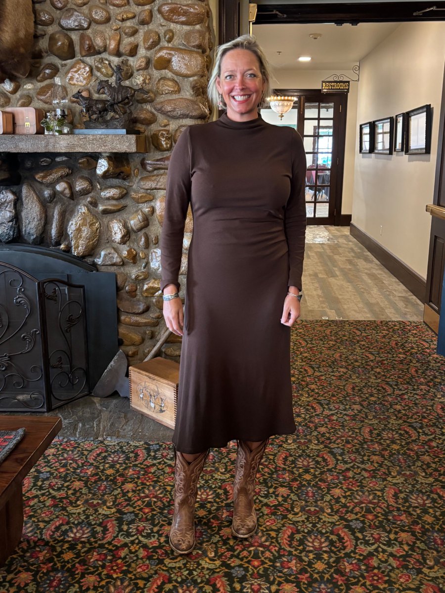 RebeccaBextel's tweet photo. I’d like to think my campaign for chair of the Wyoming GOP is helping local economies &improving the lives of shelter pets! I arrived in Sheridan on Monday, and am return today with a new cat, extra goldfish, three aquarium snails, an antique cast iron pan, a pretty picture & several other exciting finds! ￼  🇺🇸🦅❤️ 🐈 🐠 🐌