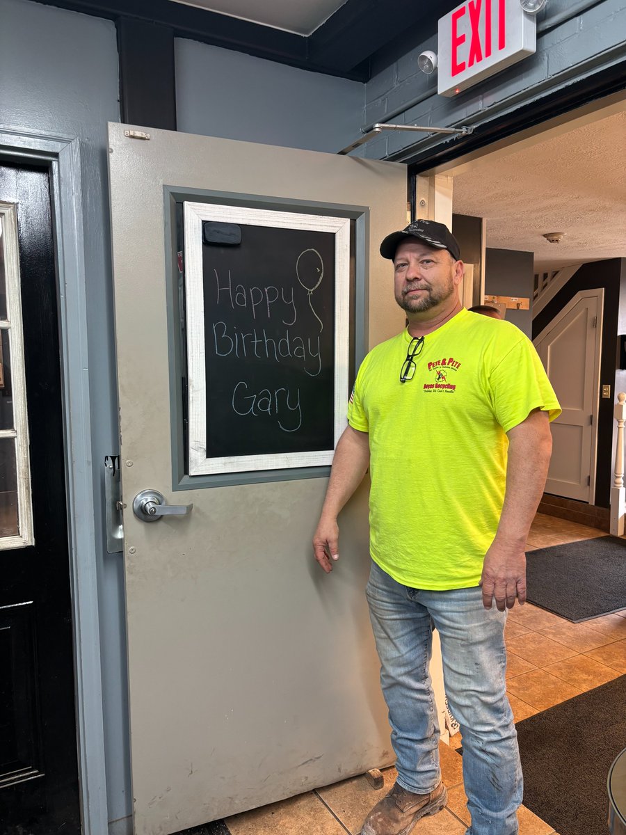 Pete_TheLEADER1's tweet photo. Help us wish Gary a very Happy Birthday!🥳

#peteandpetecontainerservice
#birthdaywishes https://t.co/TSwHBJnMBA
