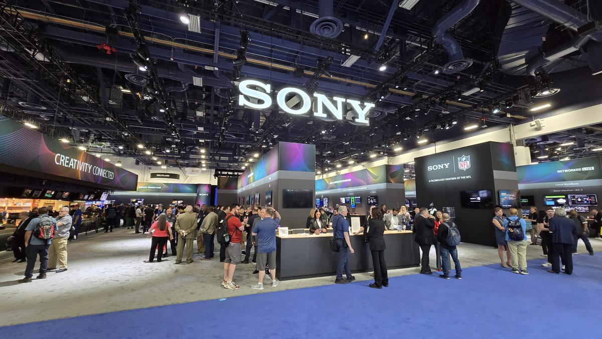 r3storestudios's tweet image. Shawn Rhodes had such great time at NAB in Las Vegas. Thanks all for coming and chatting. Can’t wait for next year !