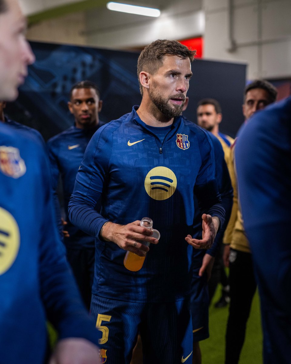 BarcaUniversal's tweet photo. Captain without a badge. https://t.co/7TZXm9a27g