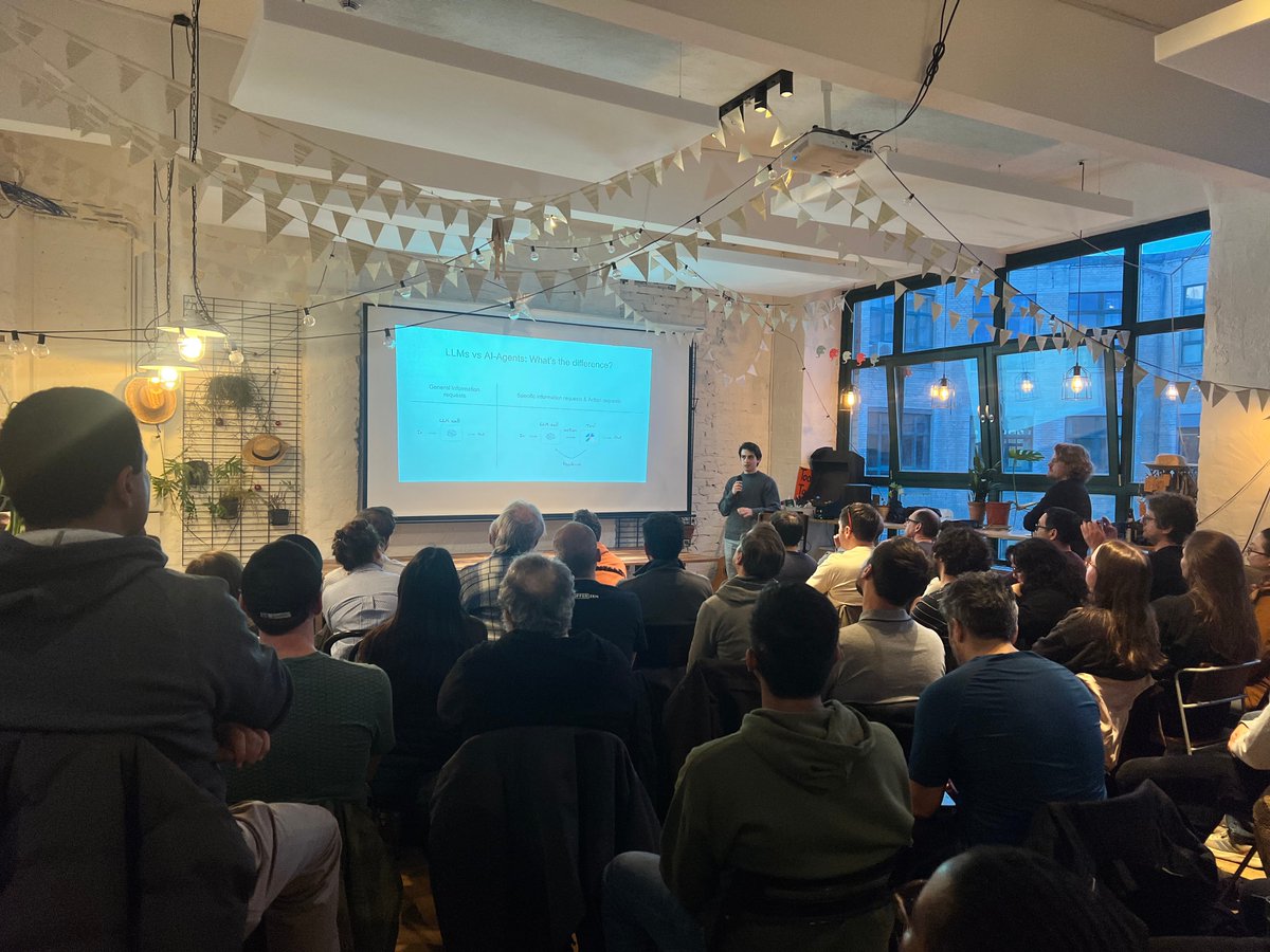 PyBerlinPython's tweet image. Noam Etten speaking about &quot;Building Customer Support Agents&quot;