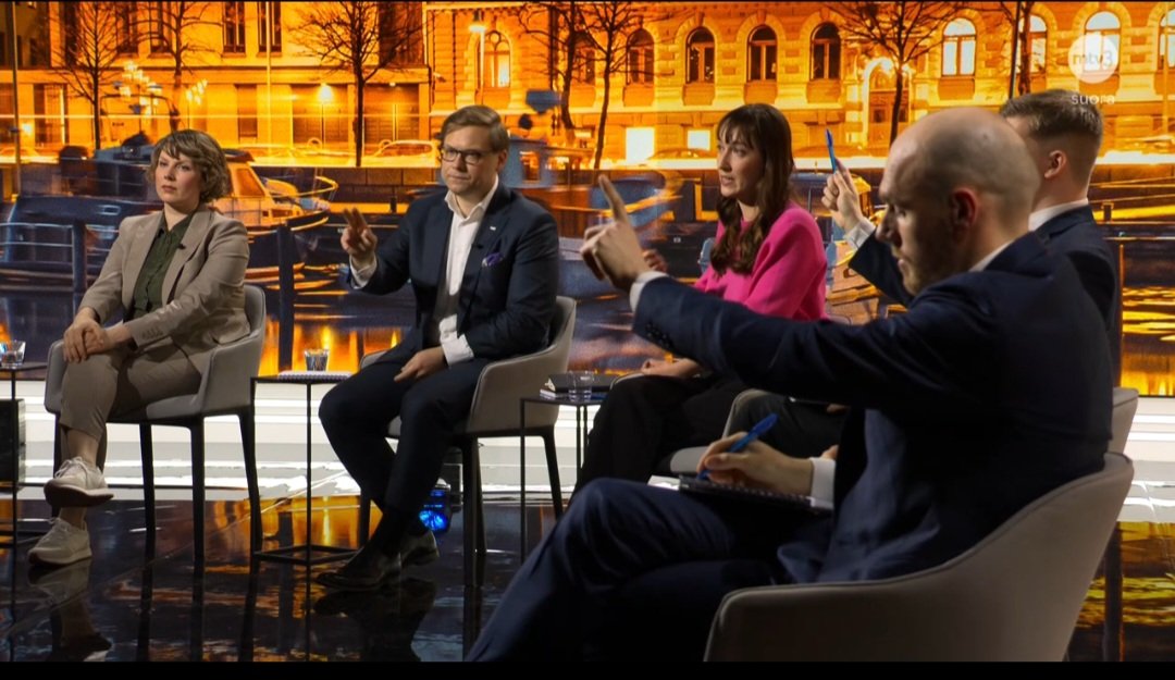 fysman's tweet photo. @mtv3suomi @mtvkatsomo @MTVUutiset Antakaa nyt @TimoFuruholm päästä ääneen https://t.co/9L7JJeYBii