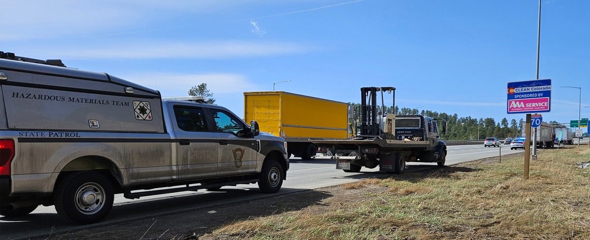 csp_golden's tweet photo. Beautiful day for targeted CMV Chain Checks at Chief Hosa with our partners @ColoradoDOT.  Our Port Of Entry team checked 197 trucks and cited 16 for not having chains.  We don't have numbers from our troopers yet as they are still working I-70.  S1 https://t.co/fZ1C8ShBHX