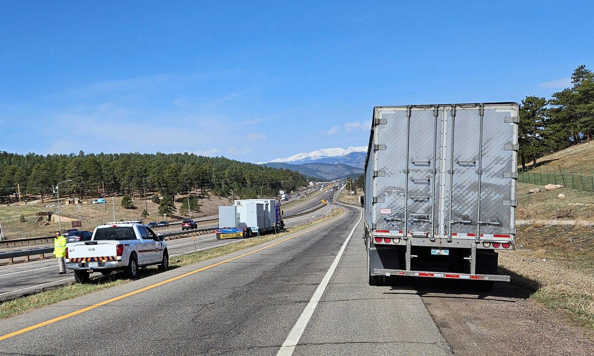 csp_golden's tweet photo. Beautiful day for targeted CMV Chain Checks at Chief Hosa with our partners @ColoradoDOT.  Our Port Of Entry team checked 197 trucks and cited 16 for not having chains.  We don't have numbers from our troopers yet as they are still working I-70.  S1 https://t.co/fZ1C8ShBHX
