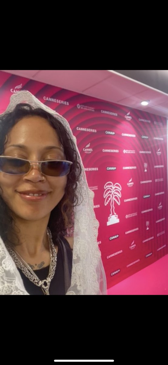 LetterZe's tweet photo. 1 year ago I accidentally dosed myself with 100-200mg of thc and walked the pink carpet for Cannes docuseries for helping score a docu with a bunch of Bay Area baddies #zakiyalore see how high I am on the right lmao #would do it again https://t.co/EOOPAEp8hM