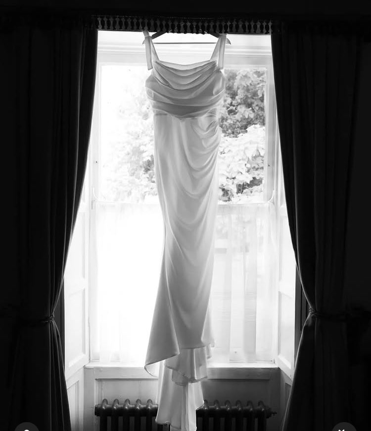 It’s all in the details ✨ 

Here’s a beautiful wedding dress <a href="/ZipYardLimerick/">Zip Yard Limerick</a> loved working on. 💛🖤

#bridalalterations #alterations #thezipyard #weddingdress #lookgreatfeelfantastic
