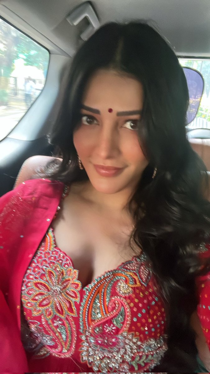 CelebritiesLib's tweet photo. ❤️‍🔥

#ShrutiHaasan #CelebrityLibrary https://t.co/vvtM5HMTwR