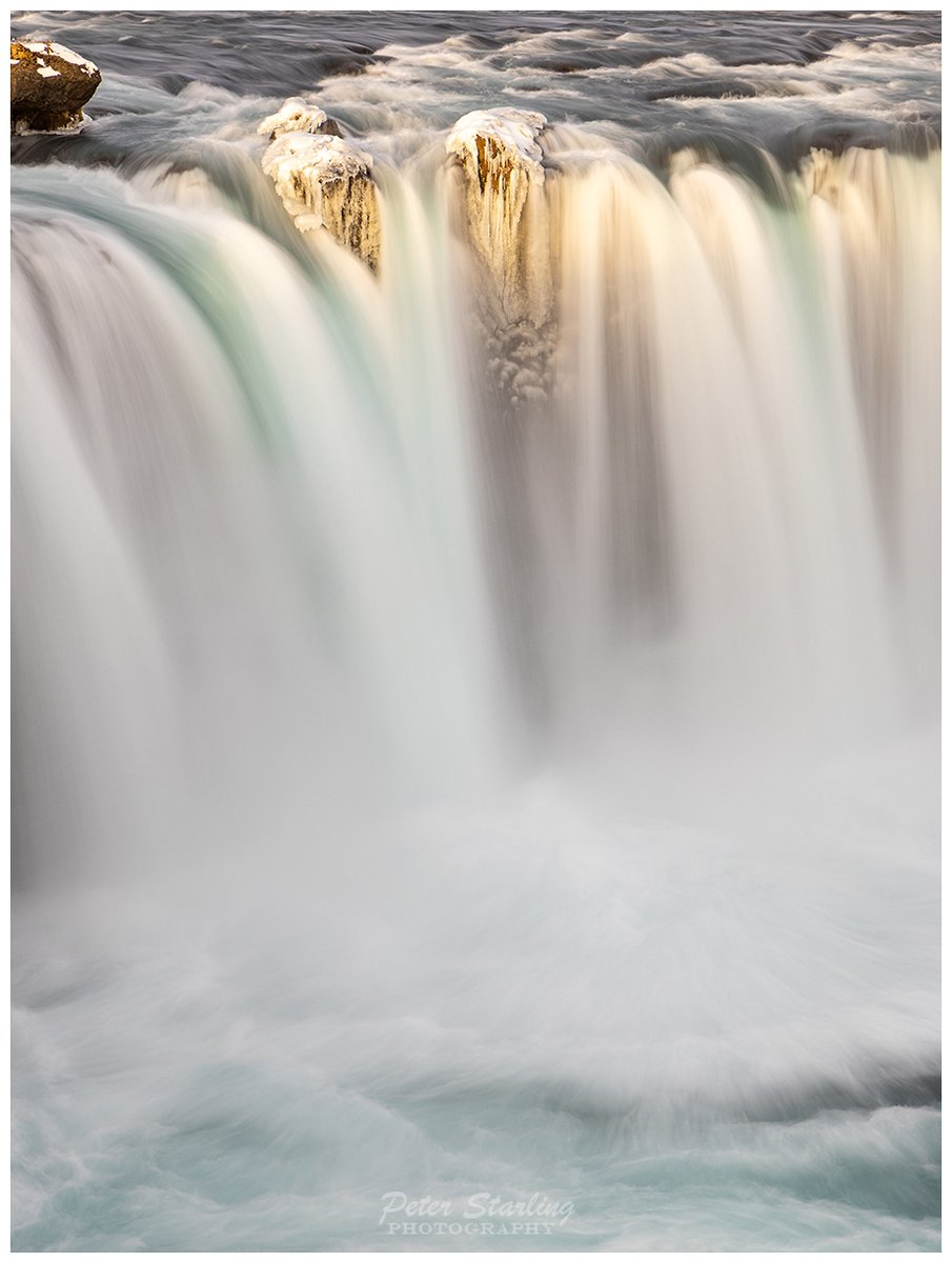 Peter__Starling's tweet photo. The ever-changing winter light of Goðafoss Waterfall, from the golden early-morning light picking out the amazing ice formations to the beautiful blue-hour just before darkness.
One of my favourite places in the world!

#Iceland #Godafoss #waterfall #photography https://t.co/gVQ470pKwd