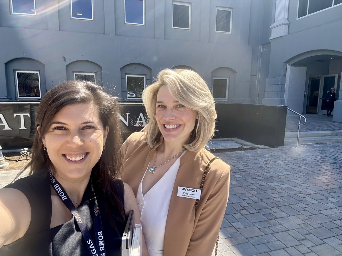 MadelineInNV's tweet image. Ladies at the leg!! #nvleg