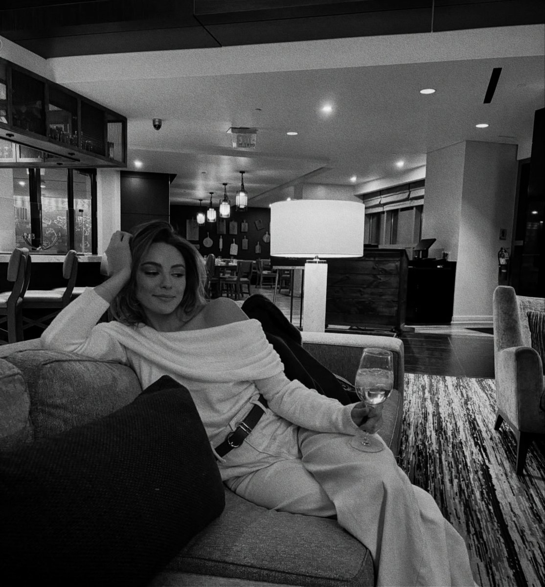 CrescentHerRose's tweet photo. Mama's night off.🤍 https://t.co/LfZsrhoT5R