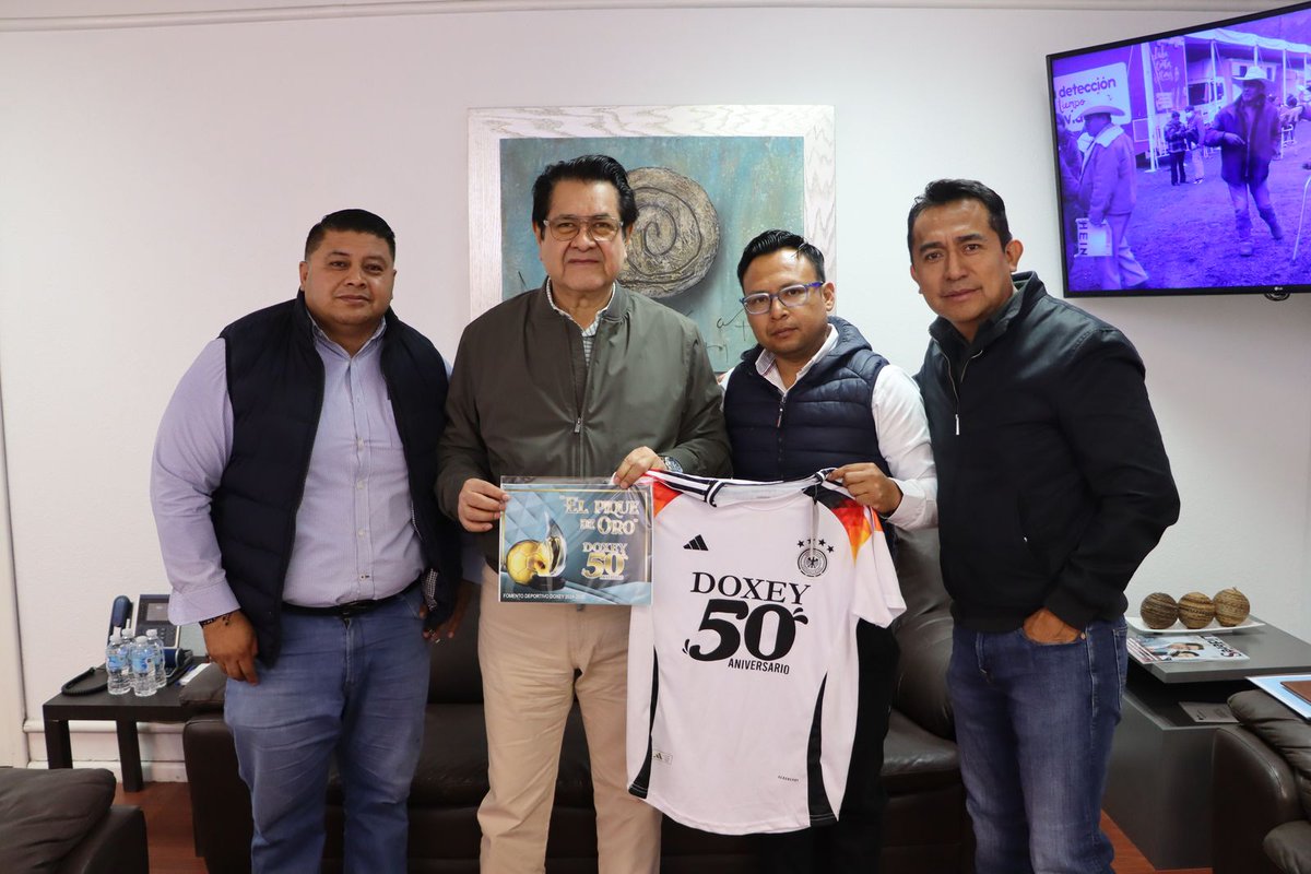Secretaría de Gobierno de Hidalgo (@segobhidalgo) on Twitter photo El secretario de Gobierno, <a href="/MemoOlivares_/">Guillermo Olivares Reyna</a> , recibió esta mañana la invitación de Alejandro Reyes, Eder Martínez y Gerardo Benítez del Comité de Fomento Deportivo Doxey para participar en el 50° Tradicional Torneo de Semana Santa "Pique de Oro" en Doxey, Tlaxcoapan, Hidalgo. ⚽ El secretario de Gobierno, <a href="/MemoOlivares_/">Guillermo Olivares Reyna</a> , recibió esta mañana la invitación de Alejandro Reyes, Eder Martínez y Gerardo Benítez del Comité de Fomento Deportivo Doxey para participar en el 50° Tradicional Torneo de Semana Santa "Pique de Oro" en Doxey, Tlaxcoapan, Hidalgo. ⚽