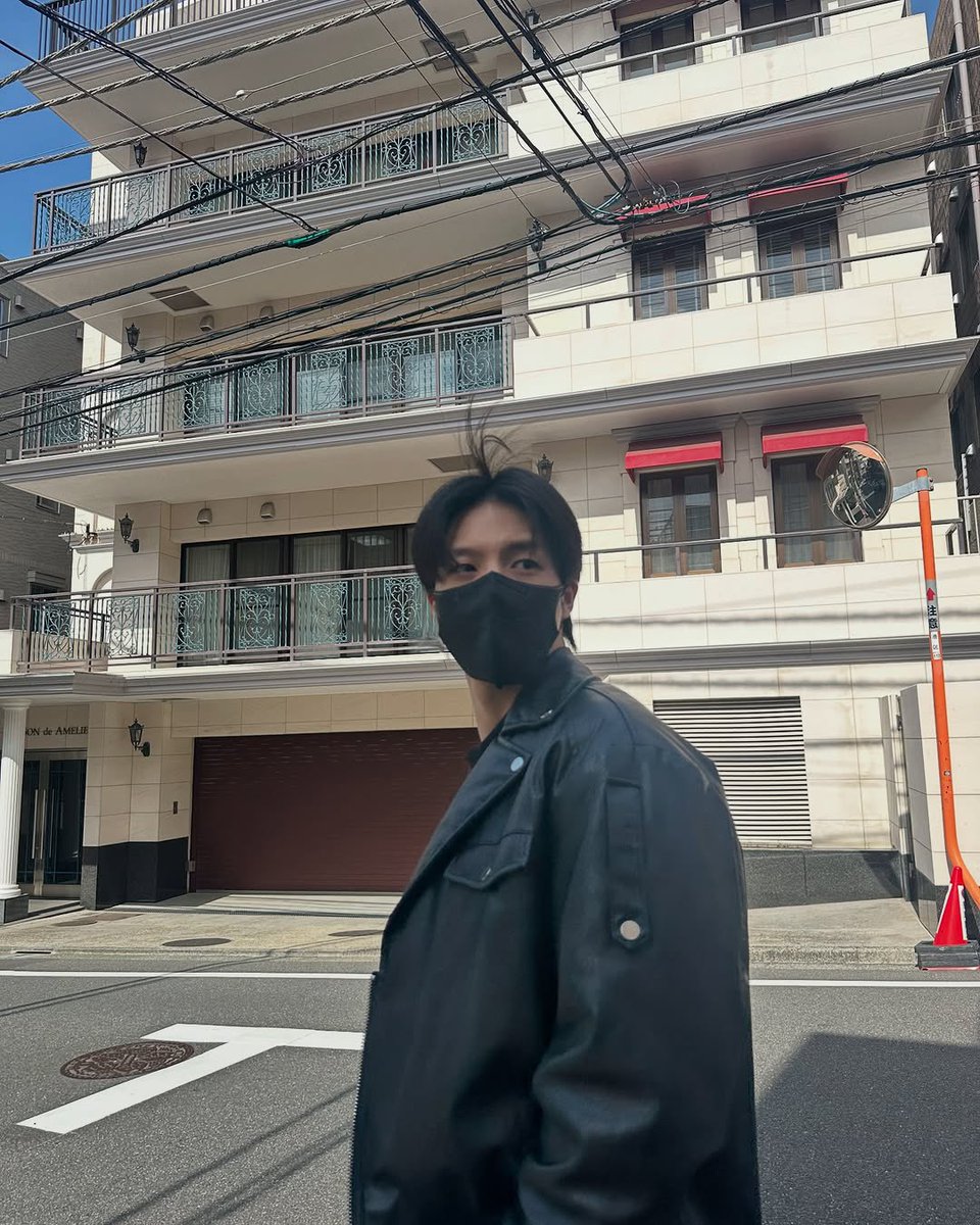 FILESLJN's tweet image. #JENO on jaemin's instagram post 🖤