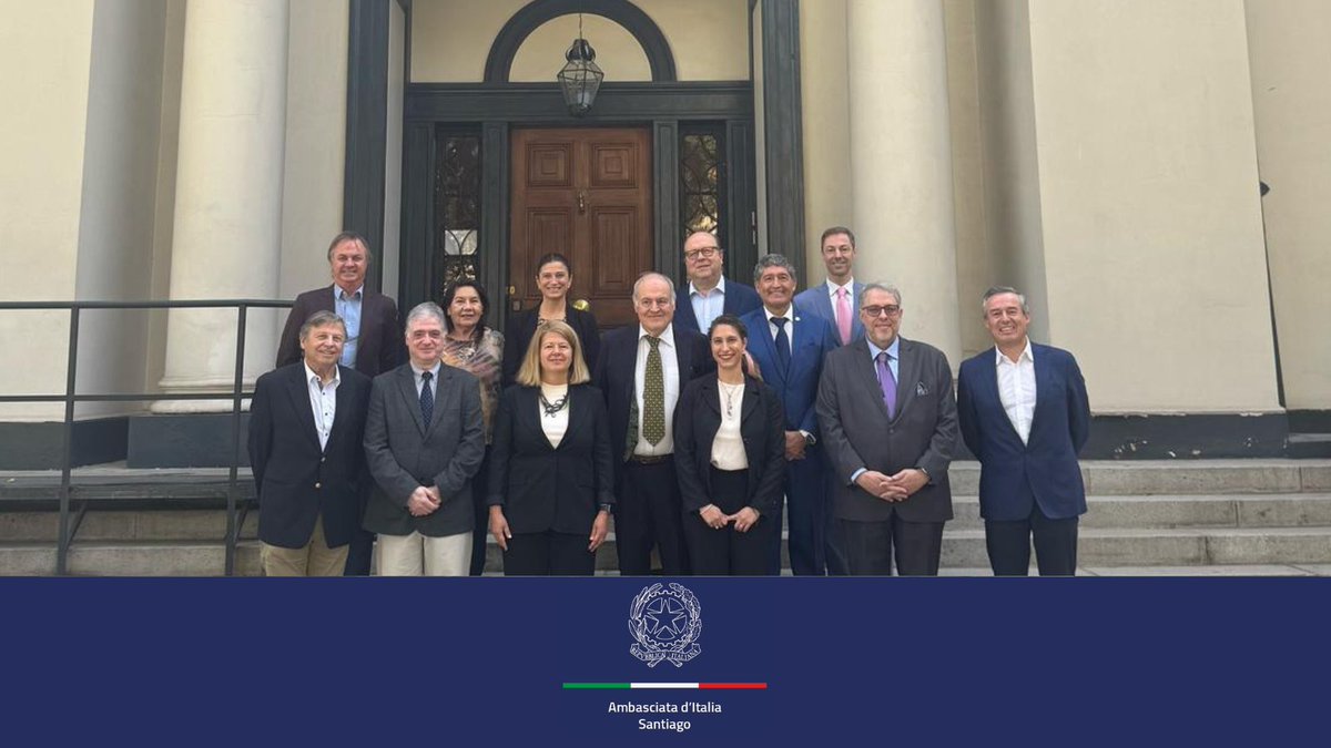 Reunión anual con los Cónsules Honorarios 🇮🇹 en Chile en la Embajada de Italia, con la presencia de CGIE y Comites.
Enfoque: servicios consulares, buenas prácticas y el Referéndum abrogativo de junio de 2025.
Un momento de formación, intercambio y desarrollo de proyectos futuros.