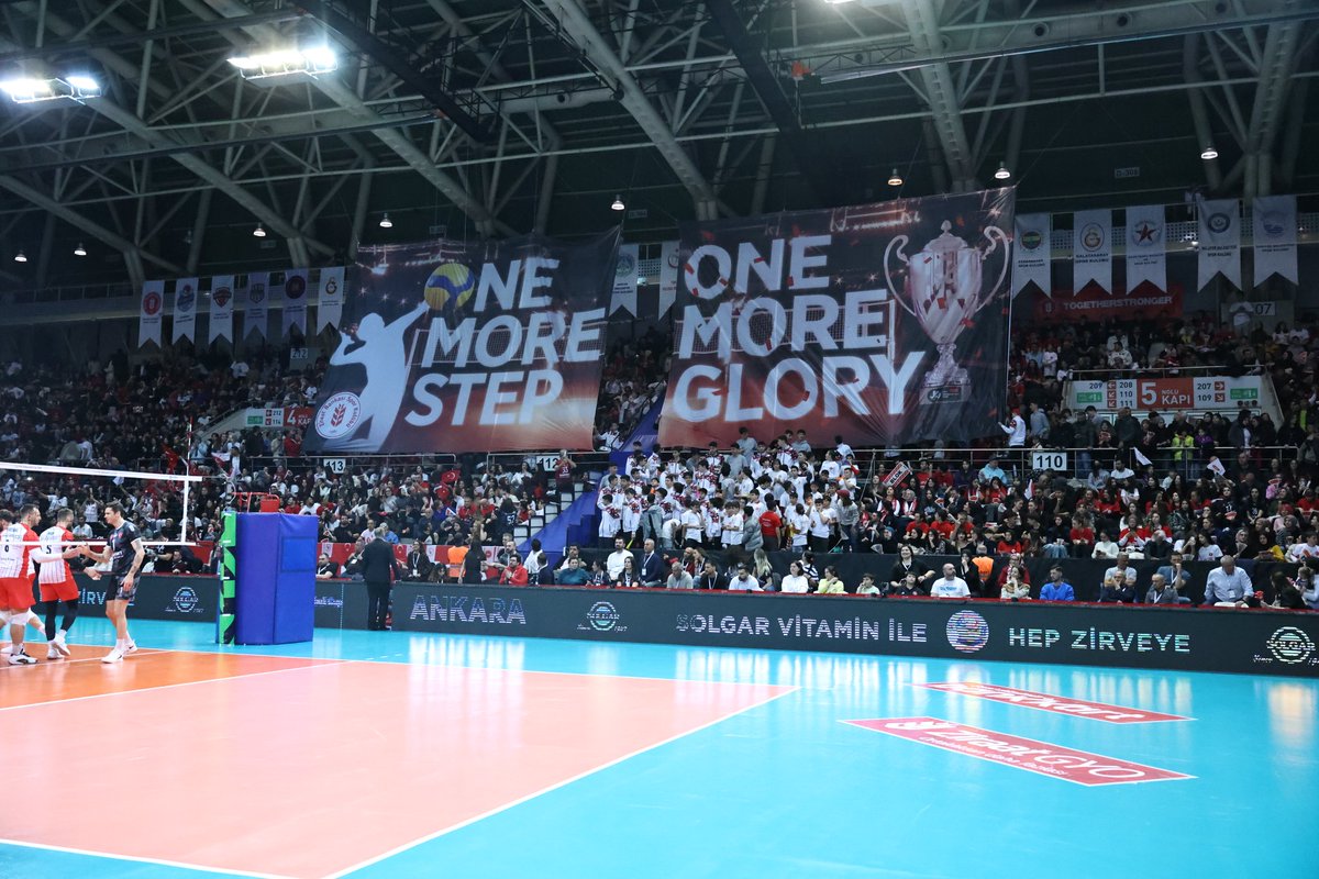 “Ziraat Bankkart, Avrupa'da Tarih Yazdı”

“Efelerimiz CEV Kupası finalinde Asseco Resovia'yı geçerek kupayı ülkemize getirdi.”

Baş Antrenörümüz Mustafa Kavaz; “Türk voleybolu ve kulübümüz adına son derece önemli bir maça çıktık. Sonunda Avrupa'nın en iyi takımlarının almış