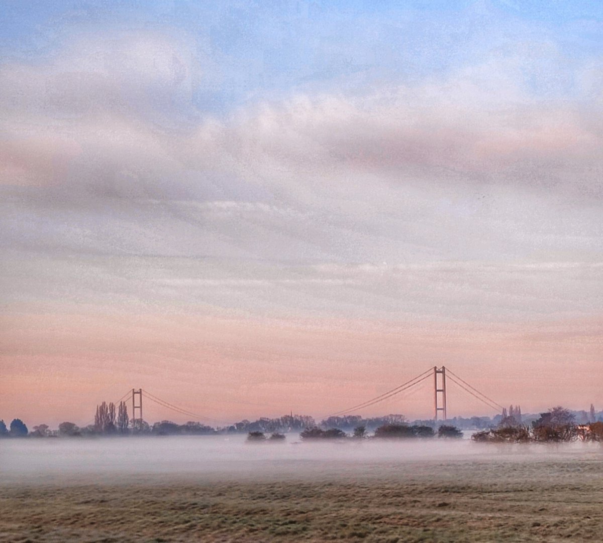 HullImages's tweet photo. Anlaby Common with low rolling mist this morning.
#hull #yorkshire #travel #anlaby #photography #mist #spring #dawn https://t.co/shJLdxOCHA