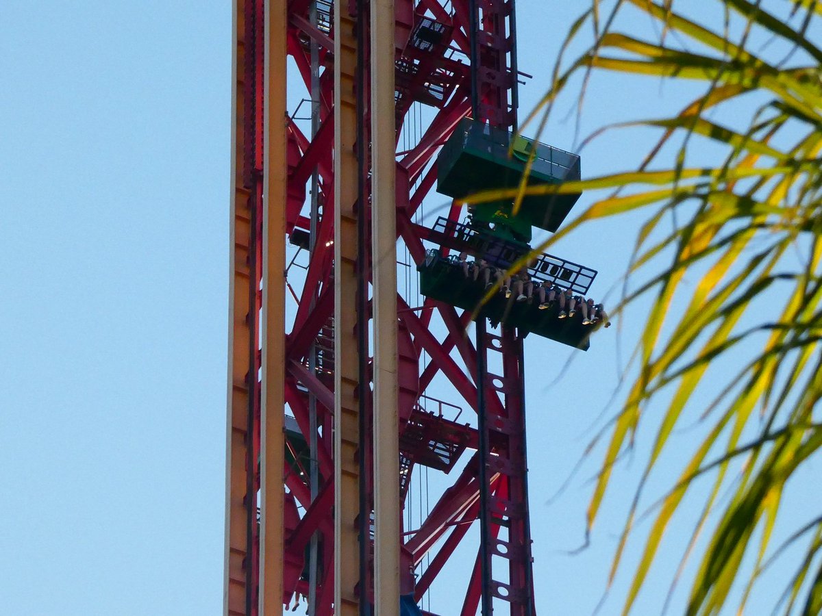 _astro_2003's tweet photo. Lex is now the world’s tallest drop tower

#lexluthordropofdoom #sixflags #sixflagsmagicmountain #photography https://t.co/GWqU39PiyH