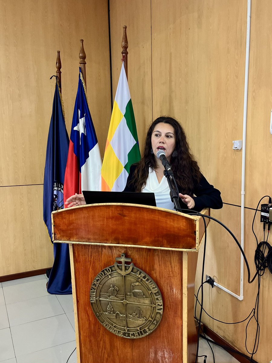 EnergiaTarapaca's tweet photo. Hoy se realizó la Jornada Regional de Generación Distribuida para Autoconsumo en #Iquique donde el subsecretario de @MinEnergia Luis Felipe Ramos y la seremi de Energía Séfora Sidgman entregaron un reconocimiento a un caso de éxito del programa #CasaSolar. https://t.co/f0LRhKcVNu