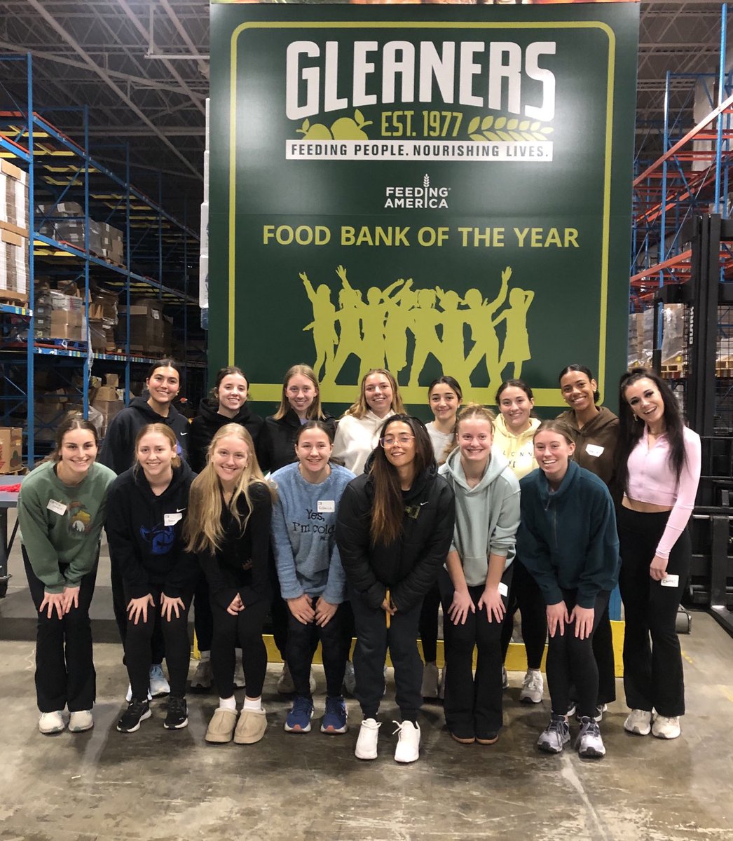 MUCrusadersWSOC's tweet image. The team had a great time volunteering with @Gleaners in Taylor, Michigan today!