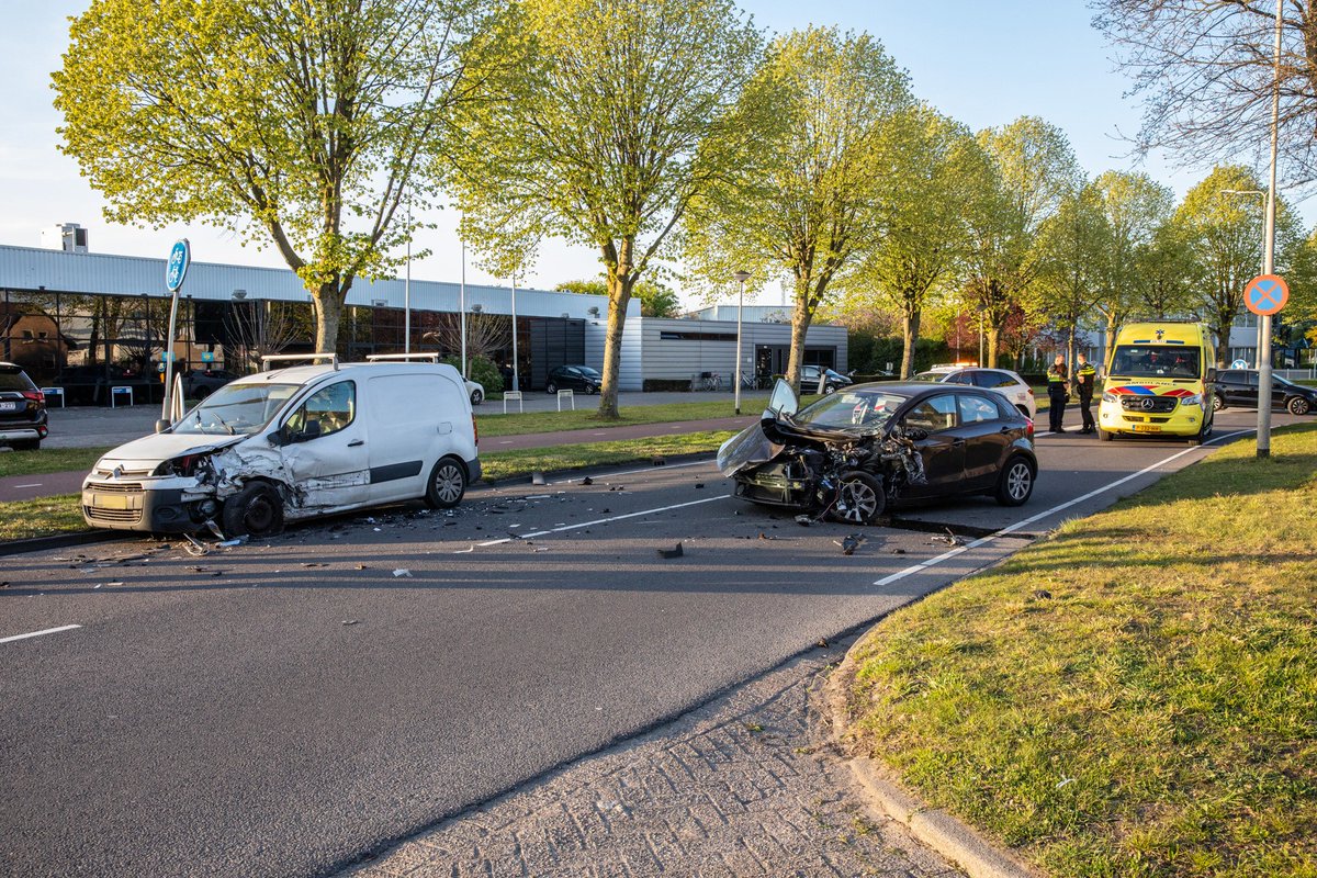 Bestuurder gewond na ongeval op de Borchwerf in Roosendaal