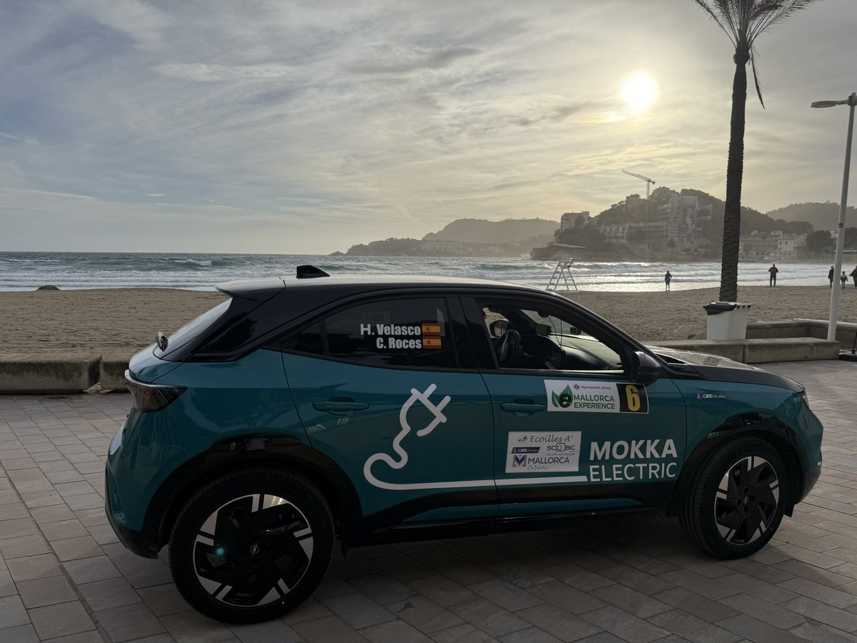 v0green's tweet photo. Disfruta de tu #OpelMokka hasta que se ponga el sol ☀️ 

#Opel #V0Green https://t.co/oYLEYsja2G