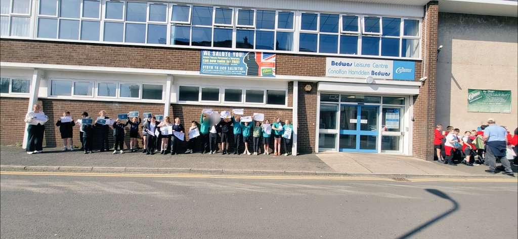 tynywernp's tweet photo. Our incredible pupils joined forces with other schools in the cluster today to show their support for their local swimming pool in Bedwas #SaveOurPool #PupilVoice https://t.co/FionK78wxz