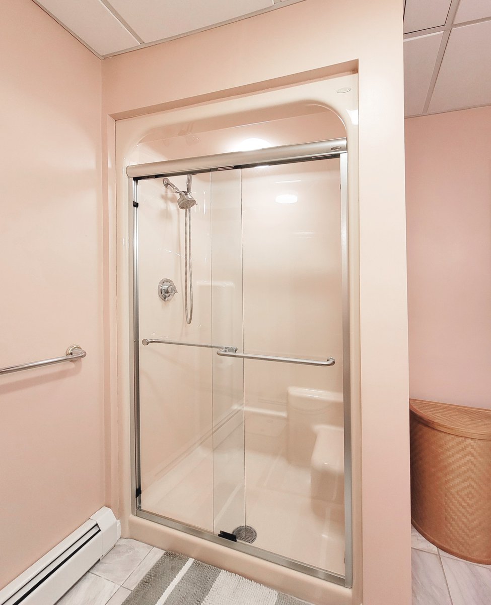 Our Infinity is absolutely peachy🍑

Spring into your new bathroom with our Infinity, and you'll be happier than a june bug😀

#Infinity #Peach #Shower #Glass #Bathroom