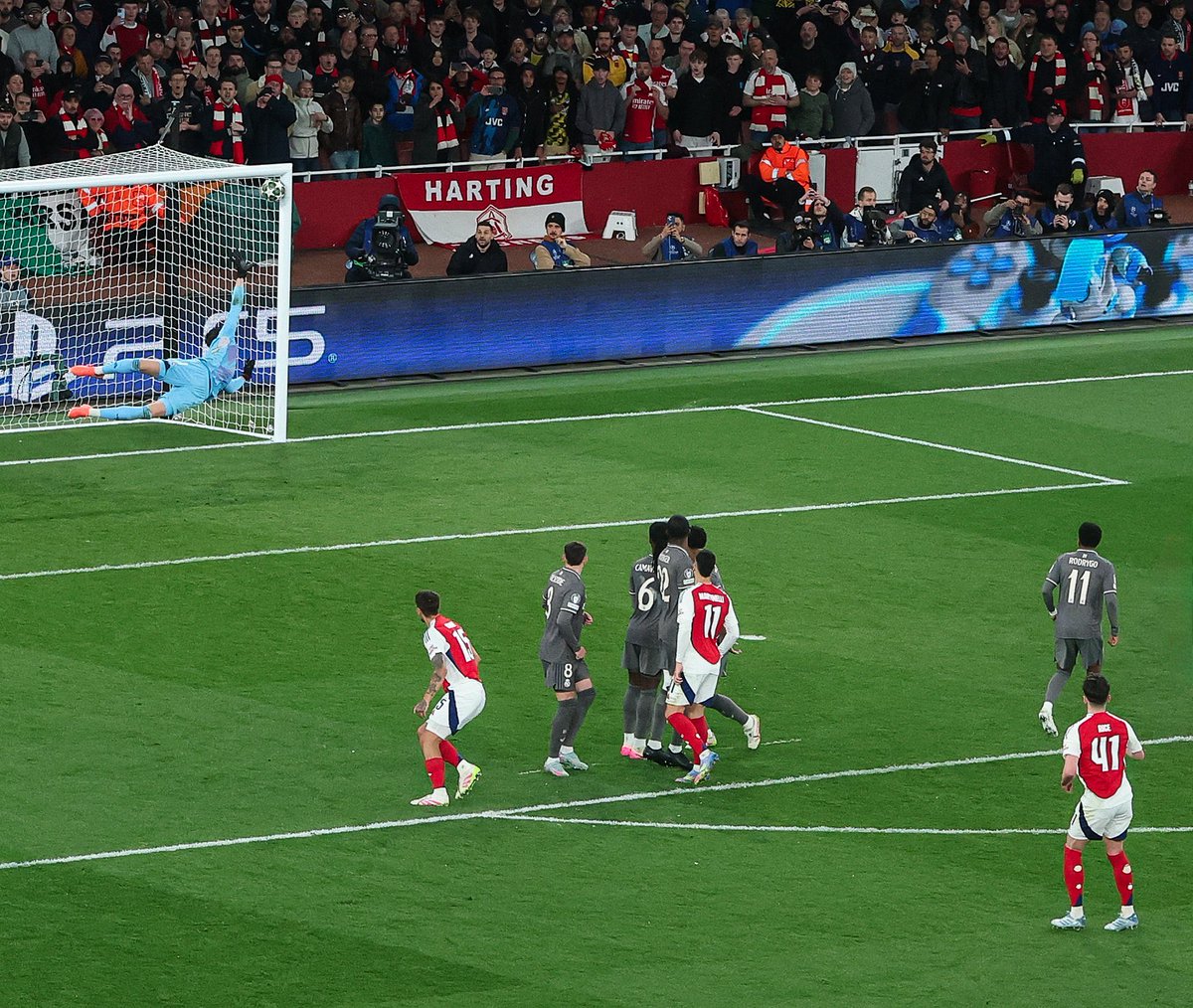 Football Pictures That Go Hard tweet media