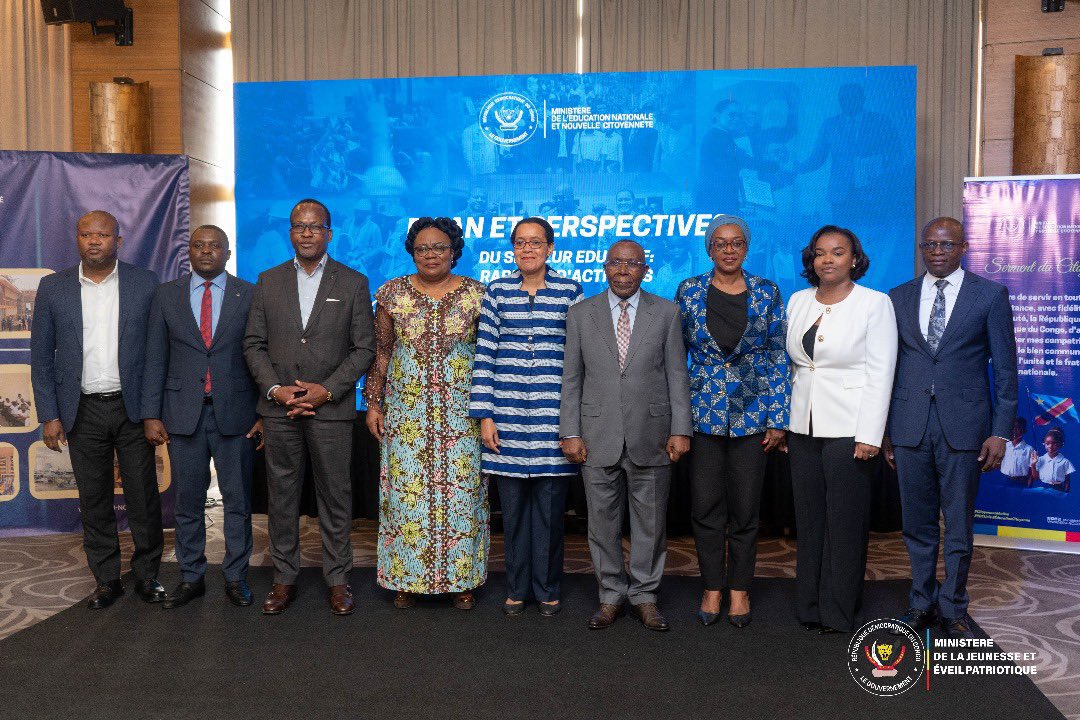 Dkm12450978's tweet photo. 📚 Éducation et Nouvelle Citoyenneté : Cap sur l’avenir de notre jeunesse !

La Ministre de la jeunesse @Ayeganagato_N1 a eu l’honneur de participer à la présentation du bilan et des perspectives du secteur éducatif (juin 2024 - février 2025), exposée par SEM Madame la Ministre de l'Éducation Nationale et de la Nouvelle Citoyenneté, @malu_raissa 

Ce bilan, articulé autour de quatre axes prioritaires à savoir :  Une gouvernance rénovée, des écoles plus adaptées, l'amélioration de la qualité de l'enseignement et la promotion de la citoyenneté, met un accent fort sur la digitalisation et la formation continue comme leviers du changement.

Cette rencontre a rappelé à tous l’importance de notre responsabilité collective : offrir à la jeunesse congolaise une éducation de qualité, pilier essentiel pour bâtir une nation forte, équitable et tournée vers l’avenir.

#ÉducationRDC #JeunesseCitoyenne #NouvelleCitoyenneté #RDC