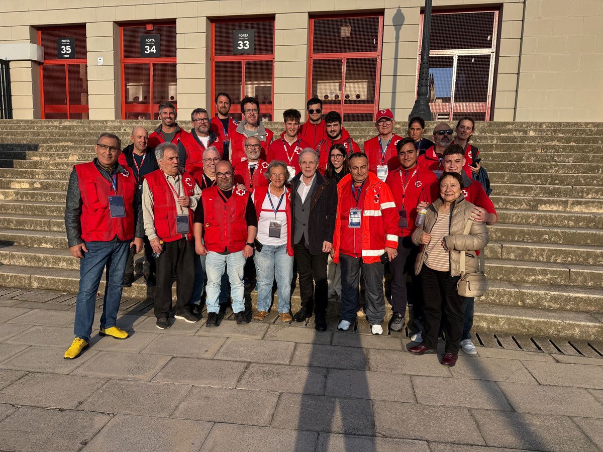 Avui tenim nit de ⁦<a href="/ChampionsLeague/">UEFA Champions League</a>⁩  a l’estadi olímpic de Montjuïc on ⁦<a href="/FCBarcelona/">FC Barcelona</a>⁩ i ⁦<a href="/BVB/">Borussia Dortmund</a>⁩ ens oferiran un gran partit, com gran ès l’equip de #Voluntariat de ⁦<a href="/CreuRojaCAT/">Creu Roja Catalunya</a>⁩ que es troba ajudant als aficionats amb mobilitat reduïda a accedir.