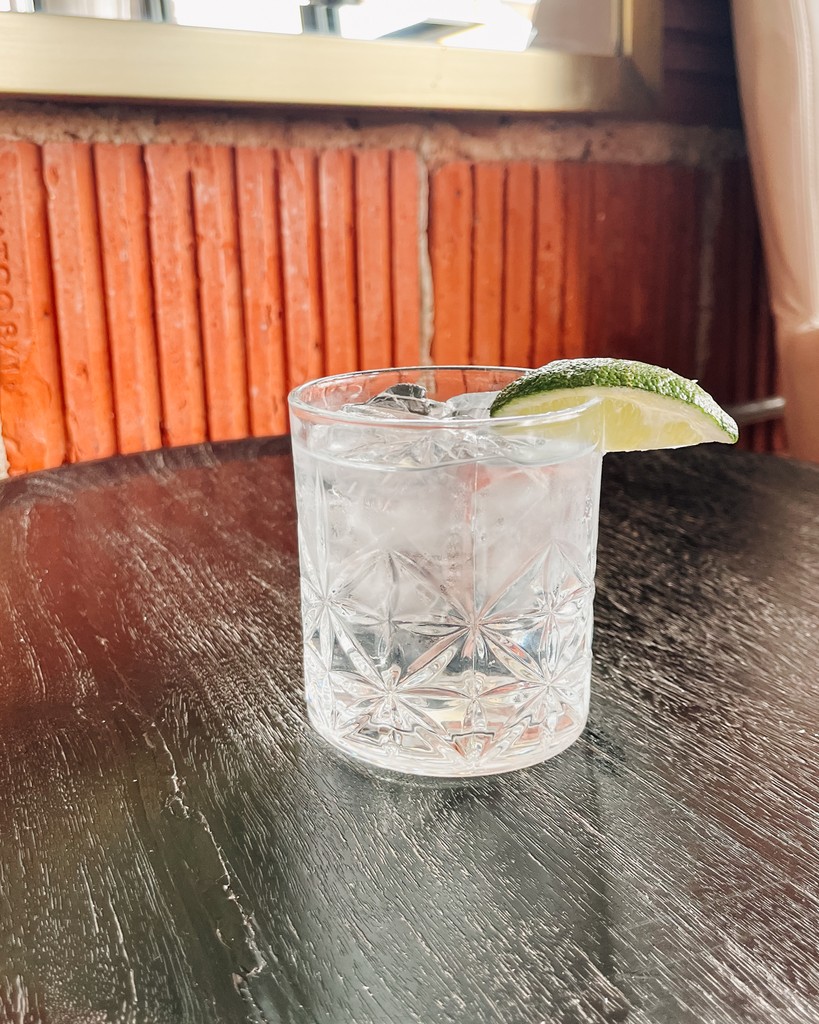 When life gives you limes... add gin! 🍃 Celebrate National Gin &amp; Tonic Day the right way — with one in hand at Parlor.

#ParlorVibes #DrinkKC #KCnightlife #CrossroadsKC