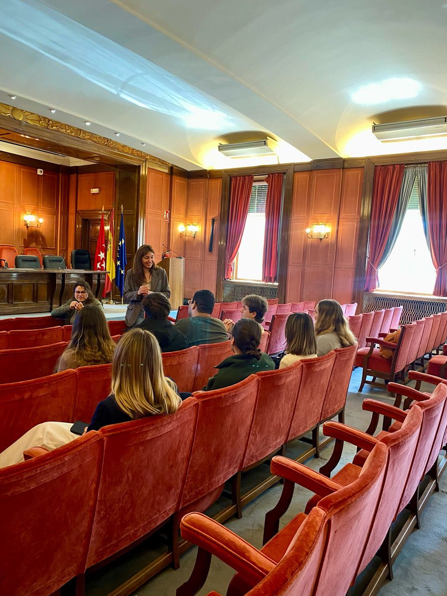 Seguimos hablando del programa con los alumnos. unaescuelacontigo.com