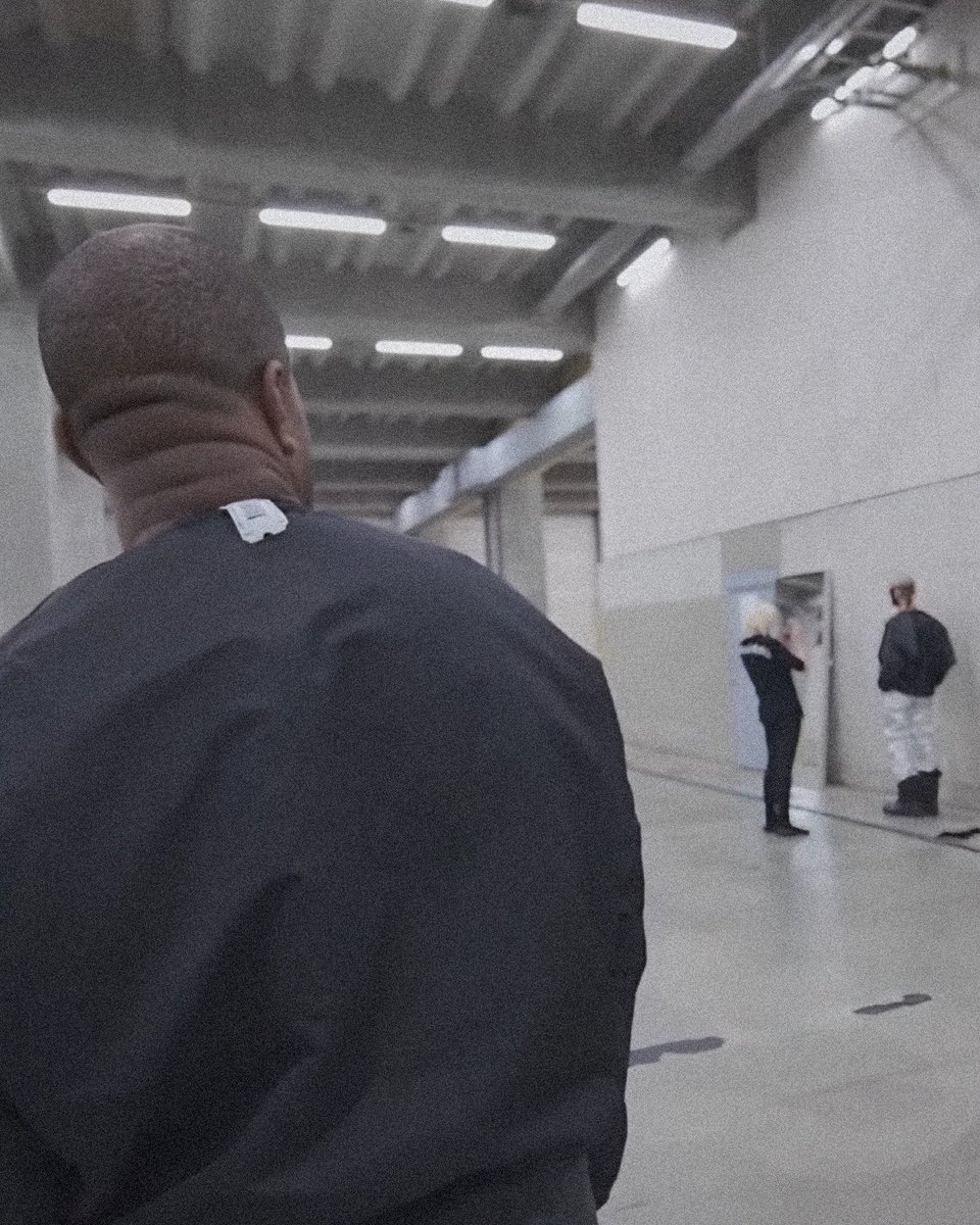 YEFANATICS tweet media