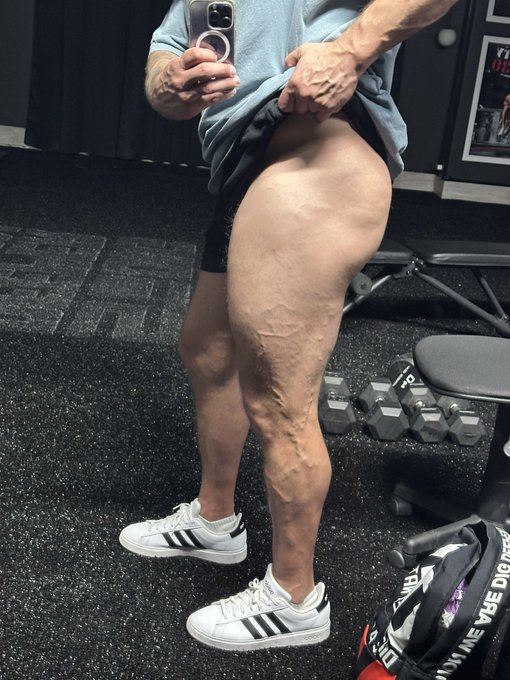 Watch Scott Blokker's leaked NSFW photo on TwXstars