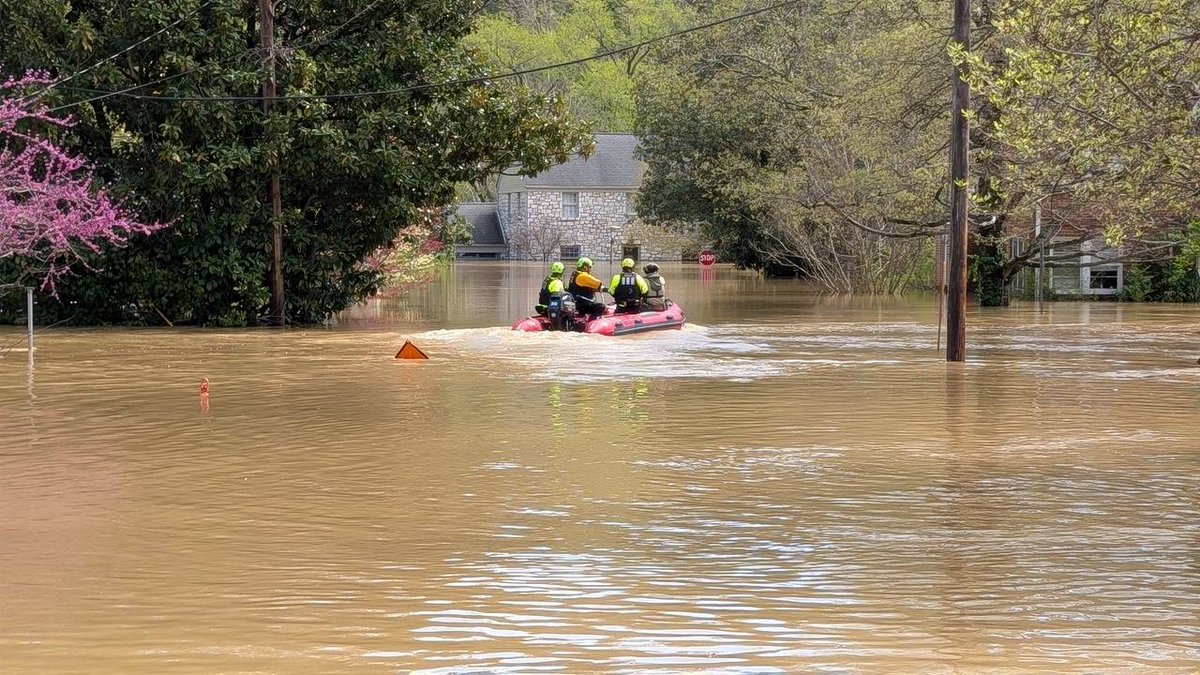 VATF1's tweet image. Over the last several days, our team has worked in coordination with local authorities to conduct searches in and around the flooded areas of central Kentucky.
@fema @ffxfirerescue