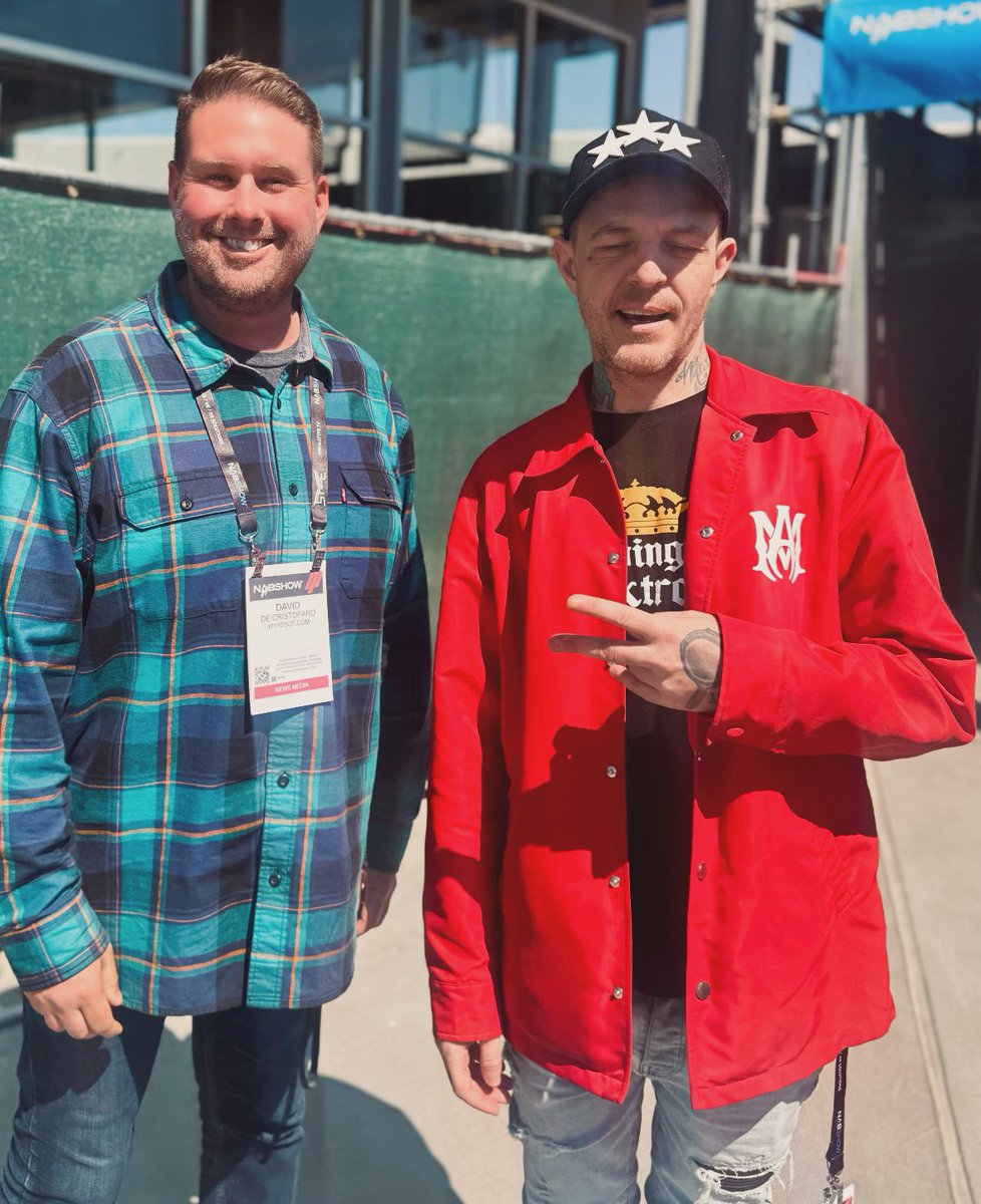 “davemau5”

(thanks Joel!)

<a href="/deadmau5/">Goat lord</a> <a href="/toliptset/">TESTPILOT</a> #deadmau5 #NABShow