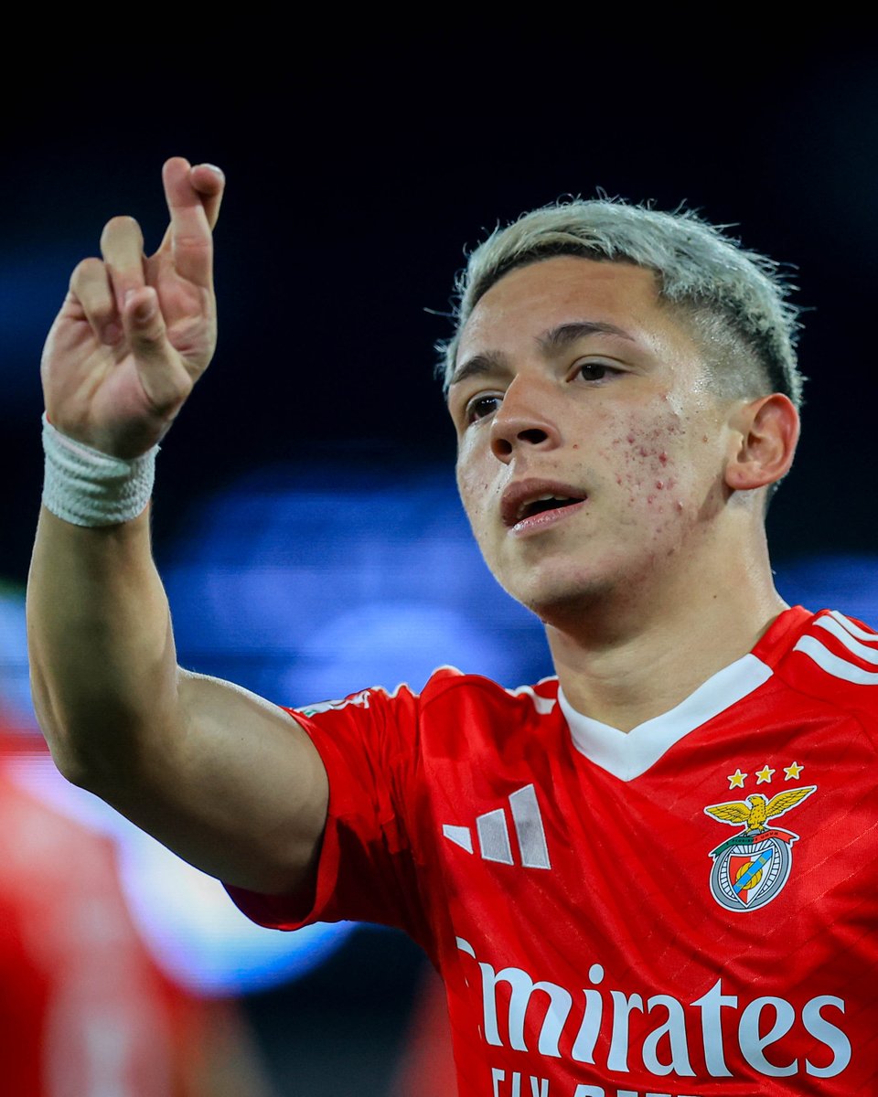 SLBenfica's tweet photo. 🤞⚡
#FCTSLB • #TaçadePortugal https://t.co/LTXqZYTjhr