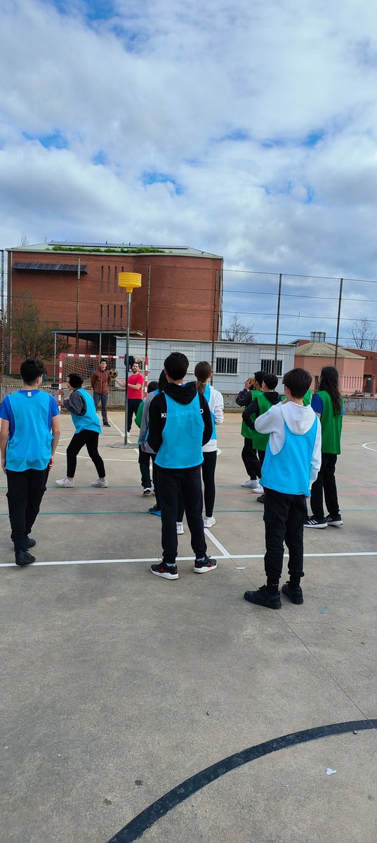 SantLlorencKC's tweet photo. 🔴⚪ Més promocions!🔥 Aquest cop vàrem estar a Institut Arnau Cadell de Sant Cugat.
Les dades📢
7 sessions en 6 dies, un total de 12 h de #korfbal, més de 245 alumnes de 2n d'ESO i 1r de batxillerat van participar-hi🙌. MOLTES GRÀCIES!
#SLKC Non stop!
@korfbalcat https://t.co/wSUZk8eyqI