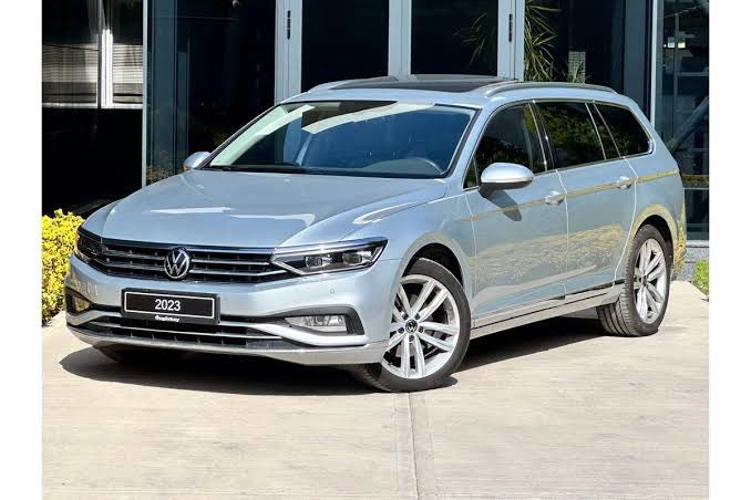 Siz olsanız hangisini ve neden seçerdiniz? 

⚪️Audi A4 Avant 2.0 TFSI Quattro Design (2016-145.000 km) 

vs

⚪️VW Passat Variant 1.5 TSI Elegance (2013-15.000 km)