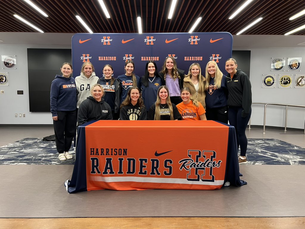 Congrats to Hannah Voll for signing to continue her softball and academic career at Purdue Northwest! 🥎