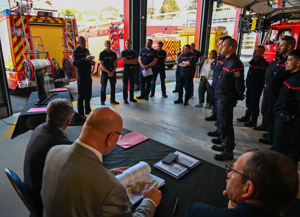 Sdis_87's tweet photo. #SDACR
#DocumentStructurant 
Aujourd’hui, Monsieur François PESNEAU, préfet de la #HauteVienne a signé l’arrêté préfectoral du schéma départemental d’Analyse et de Couverture des Risques (SDACR) du #SDIS87 
@Prefet87 https://t.co/dGahWzgVEf