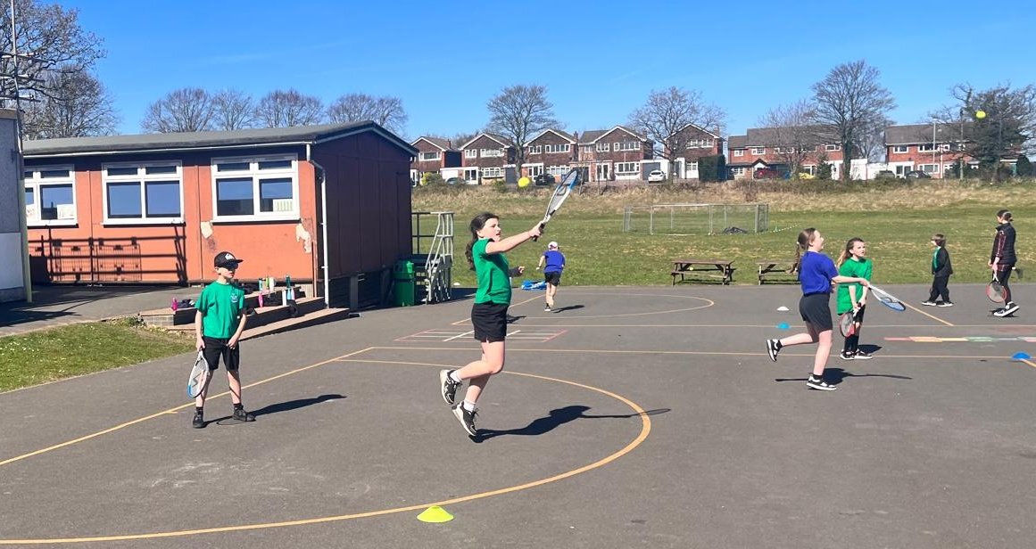Class5Highpri's tweet photo. The children enjoyed playing tennis doubles this week in the beautiful sunshine βοΈ #highfieldspe https://t.co/6yPJLnCOQq