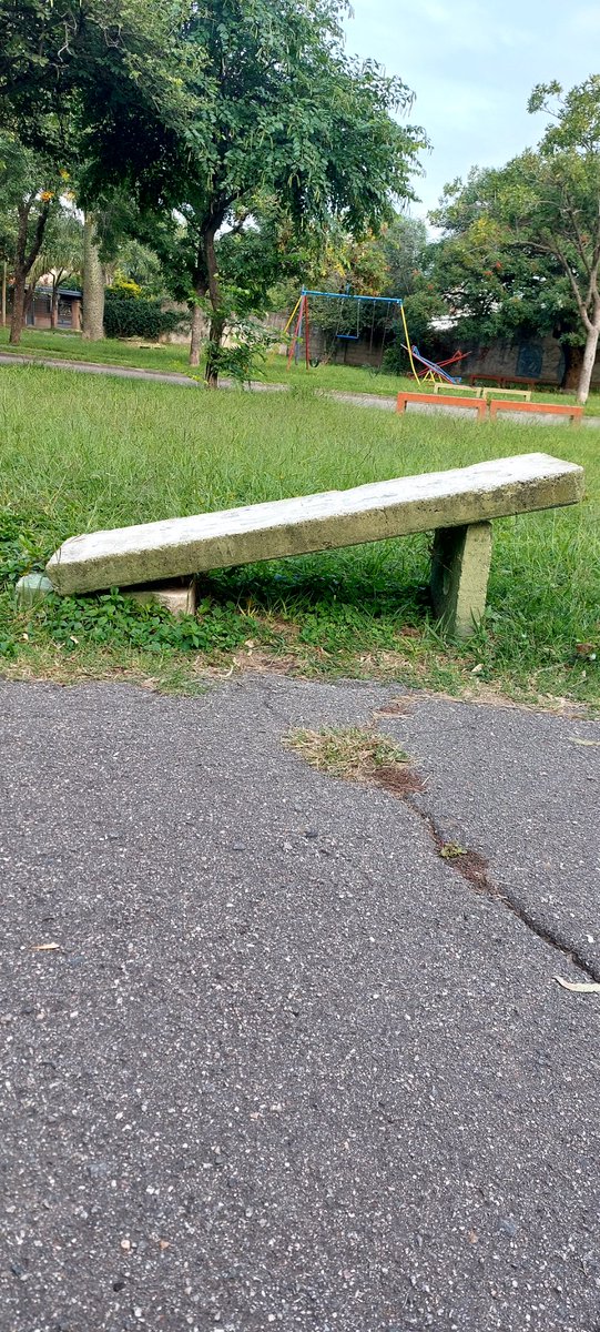 holajfernandez's tweet photo. #CórdobaCapital La plaza de Villa Claret esta abandonada. Qué pasa @PasseriniOk @MuniCba , se olvidaron que pagamos los impuestos? O simplemente son inoperantes? Yuyos altos, bancos y juegos rotos @ReclamosCordoba @LAVOZcomar https://t.co/1RKkNfluPx