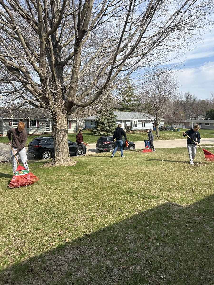 Student council was out and about cleaning up the community. 🍂🍃#PickUpIowa
