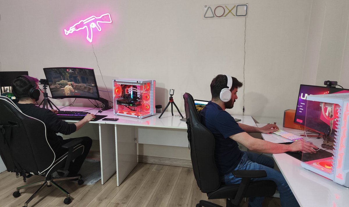 $NAKA WorkShop #7

<a href="/kacago_0/">KaCaGo</a>, who you have known from live streams for a long time, visited me by surprise after travelling for 3 hours today. Another one is the best FPS player I know locally (he had visited us before for his web3 gaming curiosity)

Getting to know people and