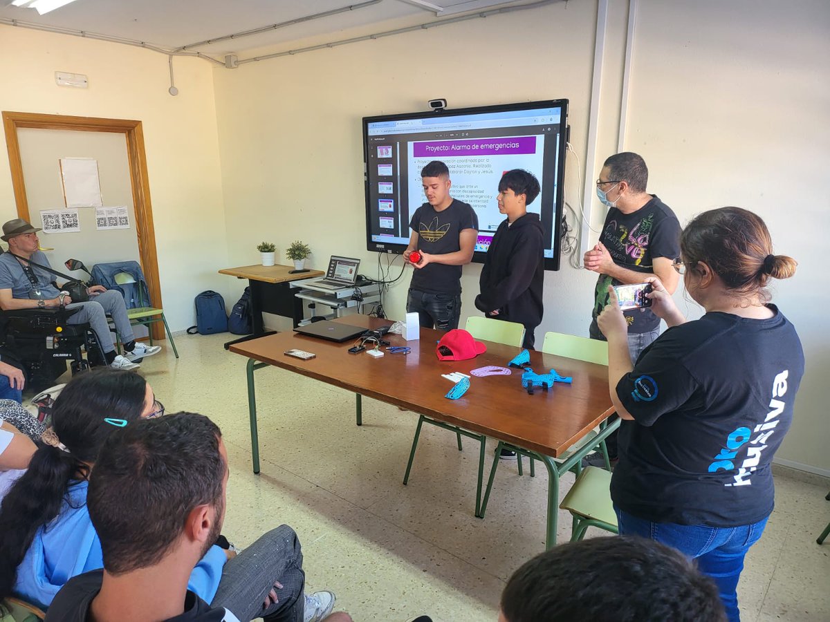 IESLomoH's tweet photo. Ayer se procedió al encuentro Mas Pro Quo con el alumnado de Ciclo Formativo de Grado Básico, así como también el Ciclo Medio. 

@EducacionGobC @educaciongob @GranCanariaJven @Ayun_Telde #MasProQuo https://t.co/BH2aRw0faw